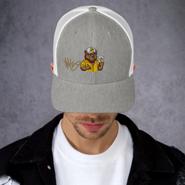 Gorra tipo trucker "Toño López Moreno", oso amarillo